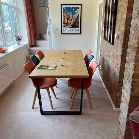 קינגס לין Centre Of Town House 3 Bedrooms Sleeps 5 And Infant Free Onsite Parking 2 Cars מראה חיצוני תמונה