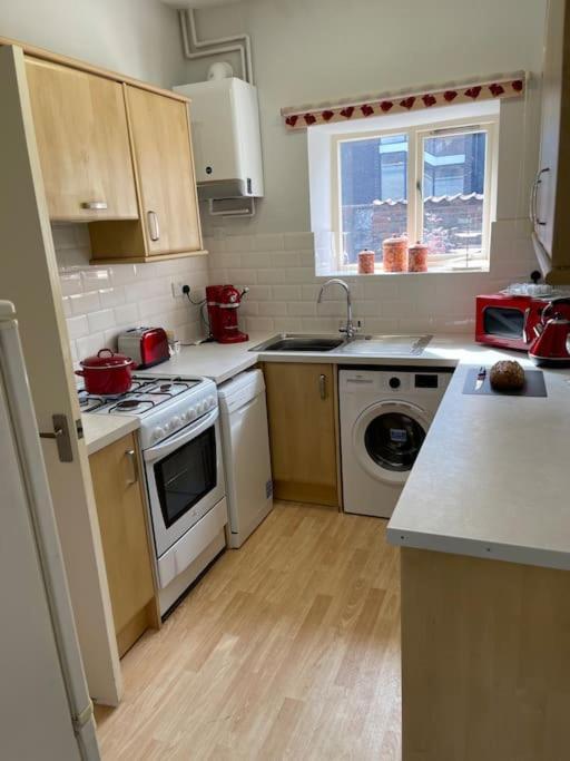 קינגס לין Centre Of Town House 3 Bedrooms Sleeps 5 And Infant Free Onsite Parking 2 Cars מראה חיצוני תמונה