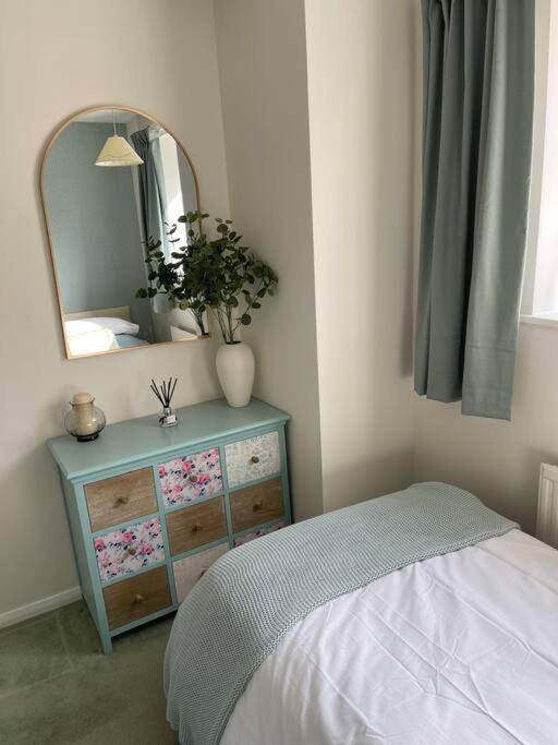 קינגס לין Centre Of Town House 3 Bedrooms Sleeps 5 And Infant Free Onsite Parking 2 Cars מראה חיצוני תמונה