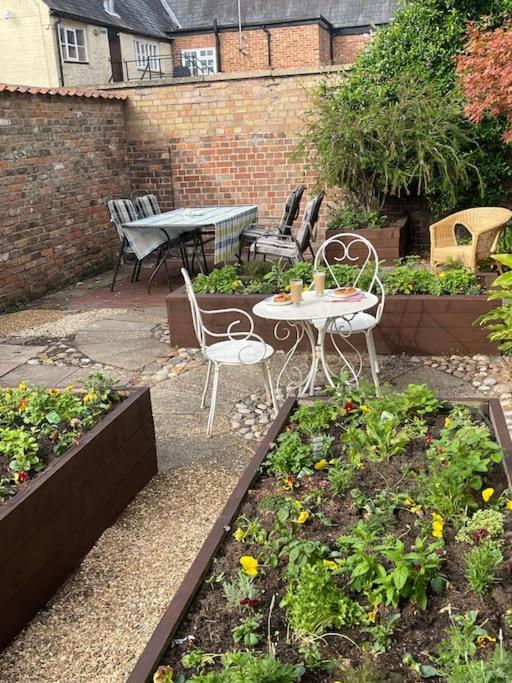 קינגס לין Centre Of Town House 3 Bedrooms Sleeps 5 And Infant Free Onsite Parking 2 Cars מראה חיצוני תמונה