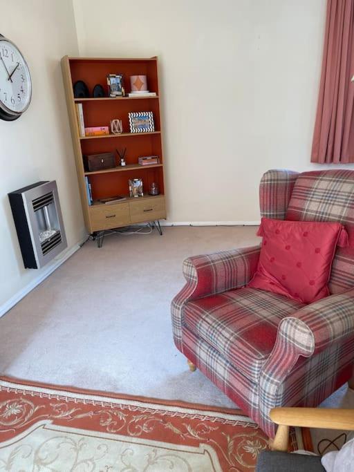קינגס לין Centre Of Town House 3 Bedrooms Sleeps 5 And Infant Free Onsite Parking 2 Cars מראה חיצוני תמונה